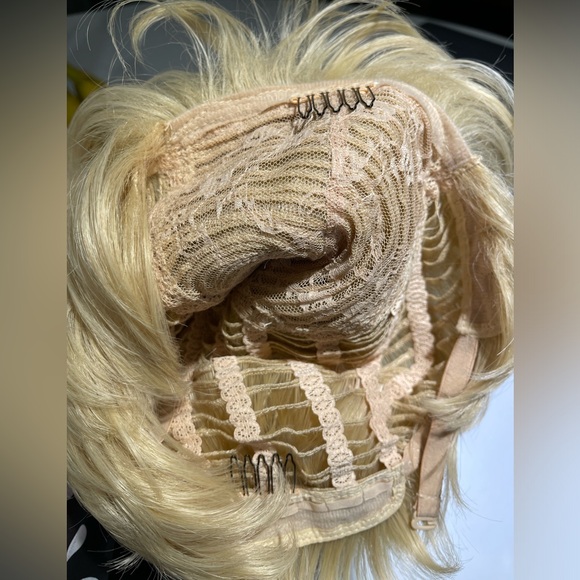 HAIR, full Wig, Pixie cut with bangs, blonde - Picture 7 of 7